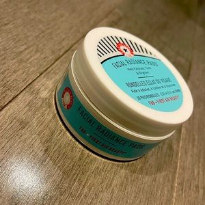 First Aid beauty Facial Radiance Pads